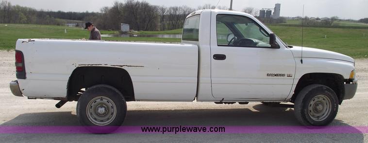 image for item 5387 2000 Dodge Ram 1500 pickup truck