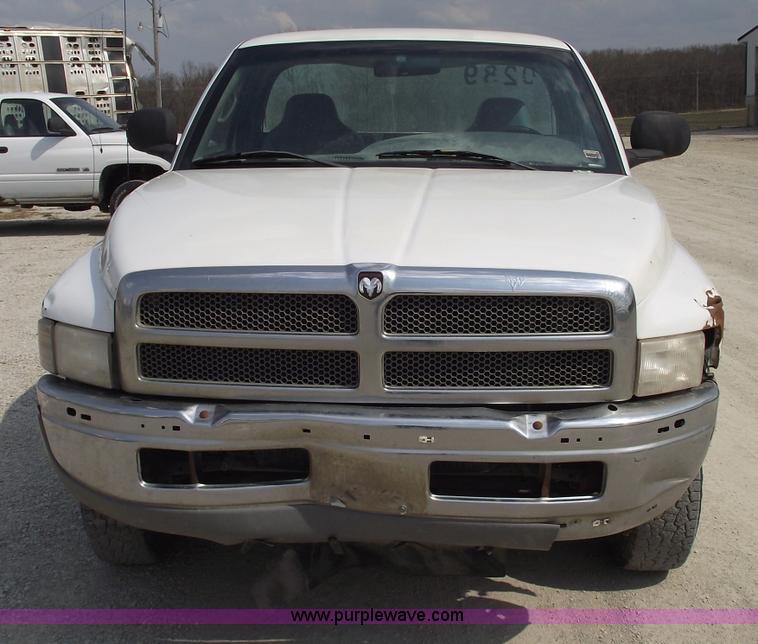 image for item 5387 2000 Dodge Ram 1500 pickup truck