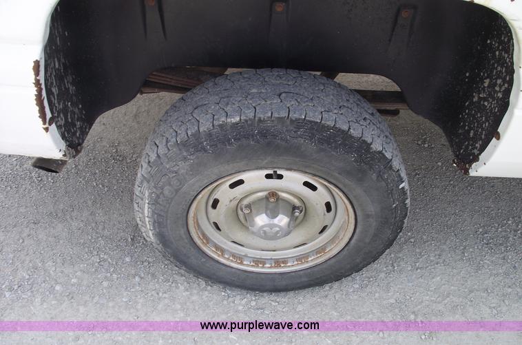 image for item 5387 2000 Dodge Ram 1500 pickup truck