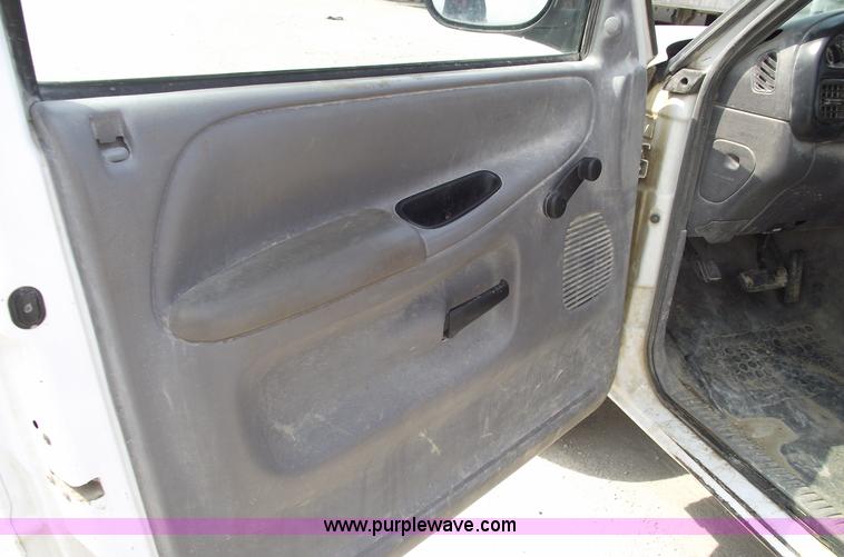 image for item 5387 2000 Dodge Ram 1500 pickup truck