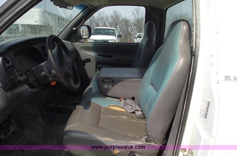 image for item 5387 2000 Dodge Ram 1500 pickup truck