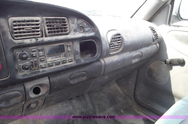 image for item 5387 2000 Dodge Ram 1500 pickup truck