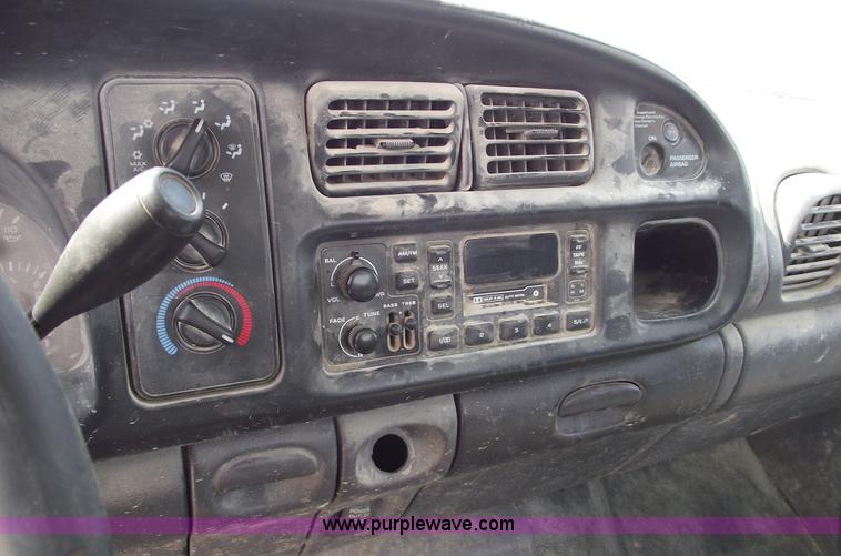 image for item 5387 2000 Dodge Ram 1500 pickup truck