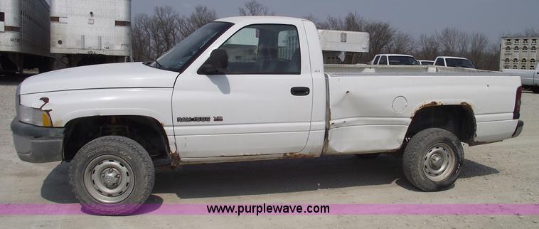 image for item 5388 1999 Dodge Ram 1500 pickup truck