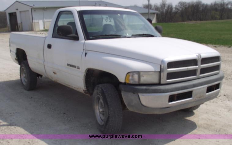 image for item 5388 1999 Dodge Ram 1500 pickup truck