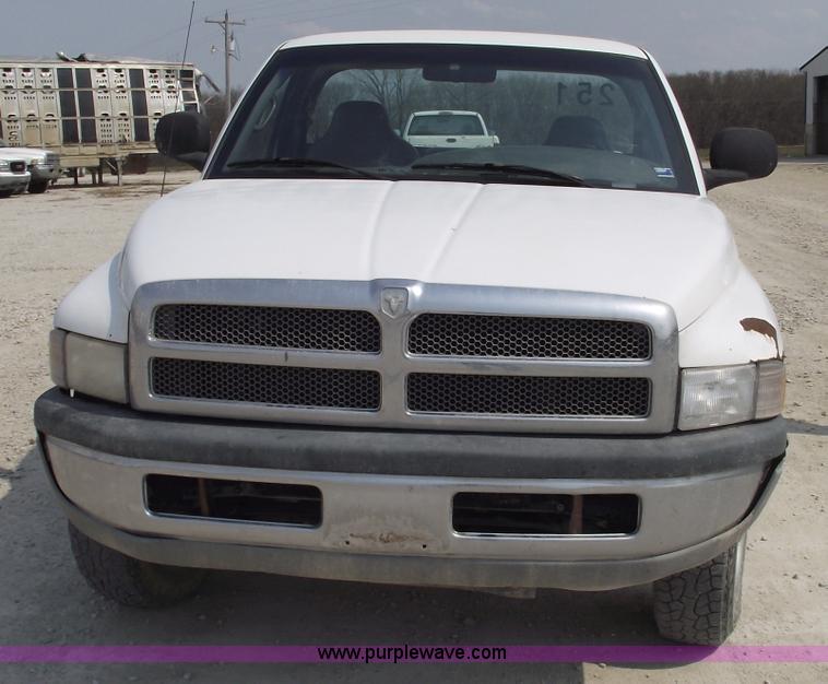 image for item 5388 1999 Dodge Ram 1500 pickup truck