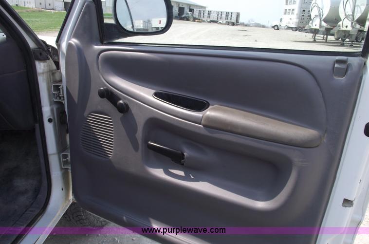 image for item 5388 1999 Dodge Ram 1500 pickup truck
