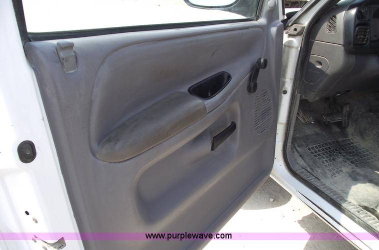 image for item 5388 1999 Dodge Ram 1500 pickup truck