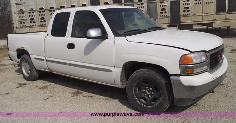 image for item 5424 2001 GMC Sierra C1500 SLE extended cab pickup truck