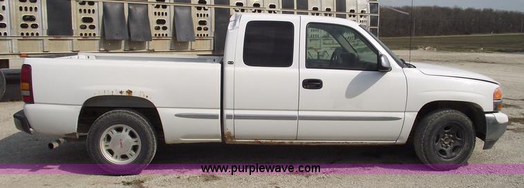 image for item 5424 2001 GMC Sierra C1500 SLE extended cab pickup truck
