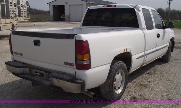 image for item 5424 2001 GMC Sierra C1500 SLE extended cab pickup truck
