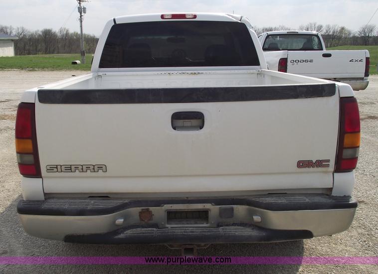 image for item 5424 2001 GMC Sierra C1500 SLE extended cab pickup truck