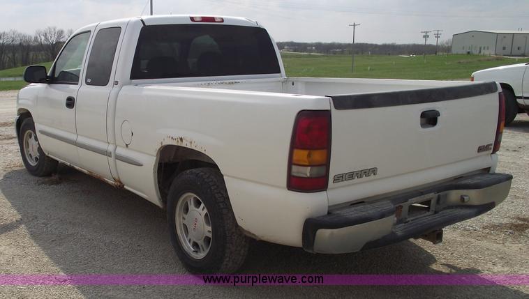 image for item 5424 2001 GMC Sierra C1500 SLE extended cab pickup truck