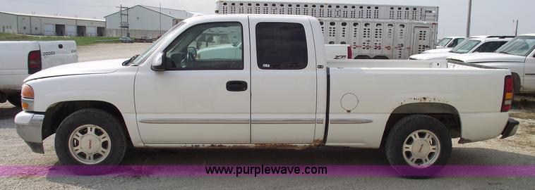 image for item 5424 2001 GMC Sierra C1500 SLE extended cab pickup truck