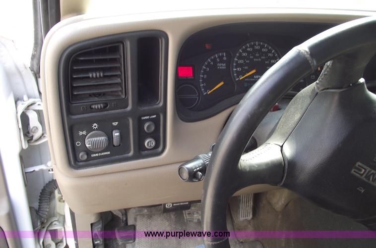 image for item 5424 2001 GMC Sierra C1500 SLE extended cab pickup truck