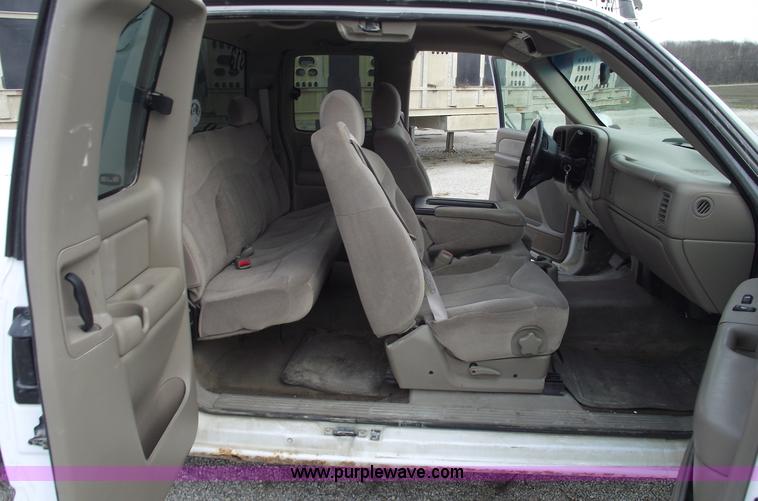 image for item 5424 2001 GMC Sierra C1500 SLE extended cab pickup truck