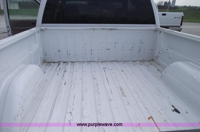 image for item 5424 2001 GMC Sierra C1500 SLE extended cab pickup truck