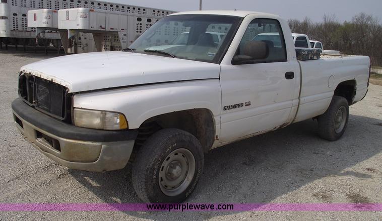 image for item 5425 1999 Dodge Ram 1500 pickup truck