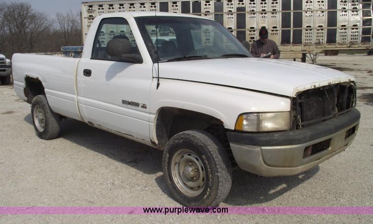 image for item 5425 1999 Dodge Ram 1500 pickup truck