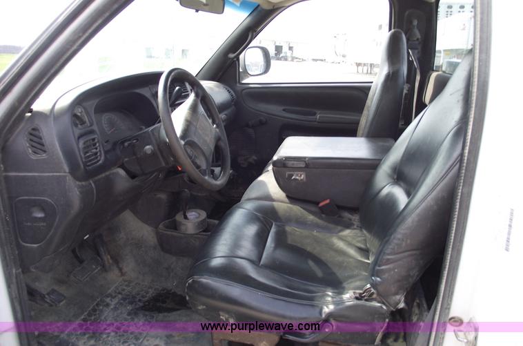 image for item 5425 1999 Dodge Ram 1500 pickup truck