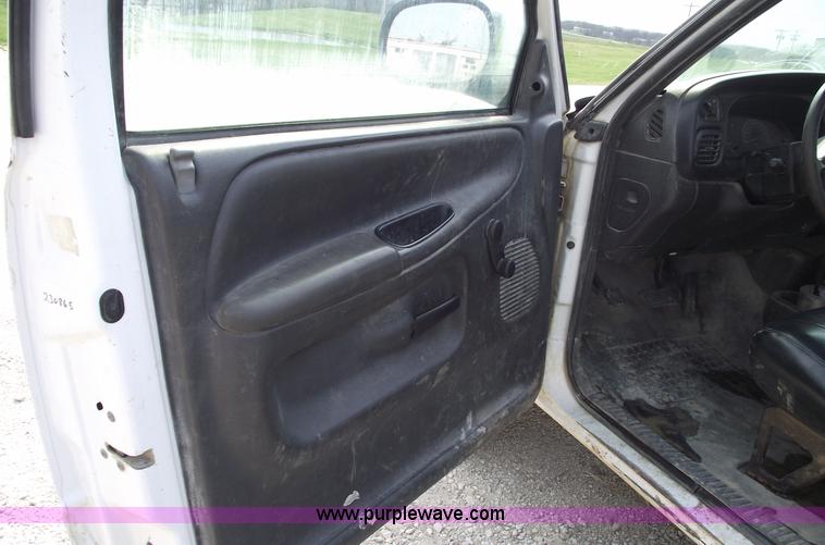 image for item 5425 1999 Dodge Ram 1500 pickup truck