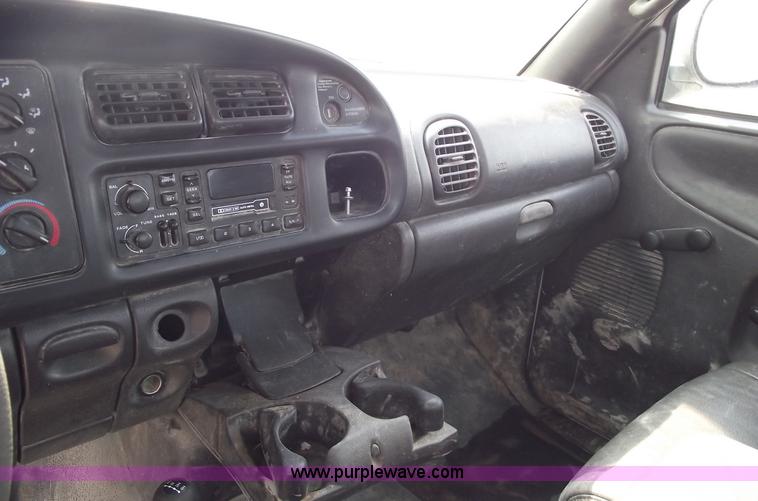 image for item 5425 1999 Dodge Ram 1500 pickup truck