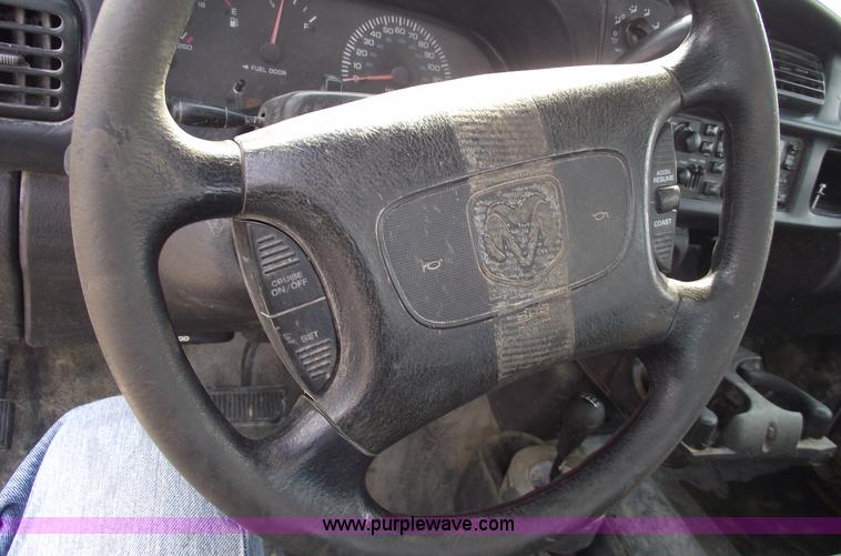 image for item 5425 1999 Dodge Ram 1500 pickup truck