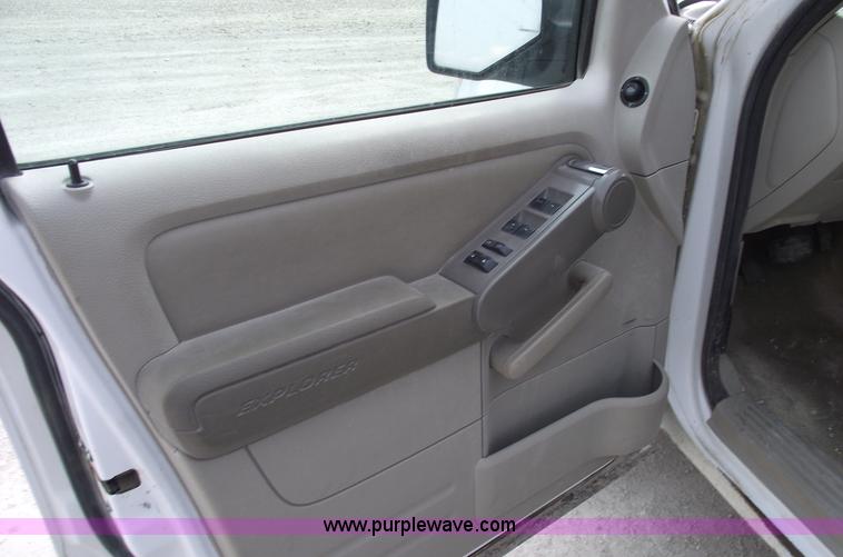 image for item 5426 2006 Ford Explorer XLT SUV