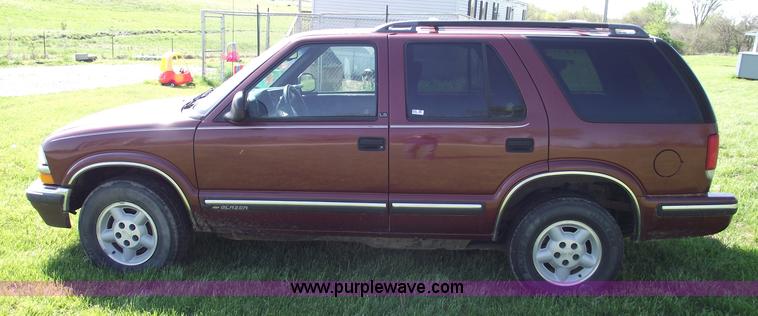 image for item 5438 1998 Chevrolet Blazer LS SUV