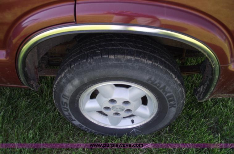 image for item 5438 1998 Chevrolet Blazer LS SUV