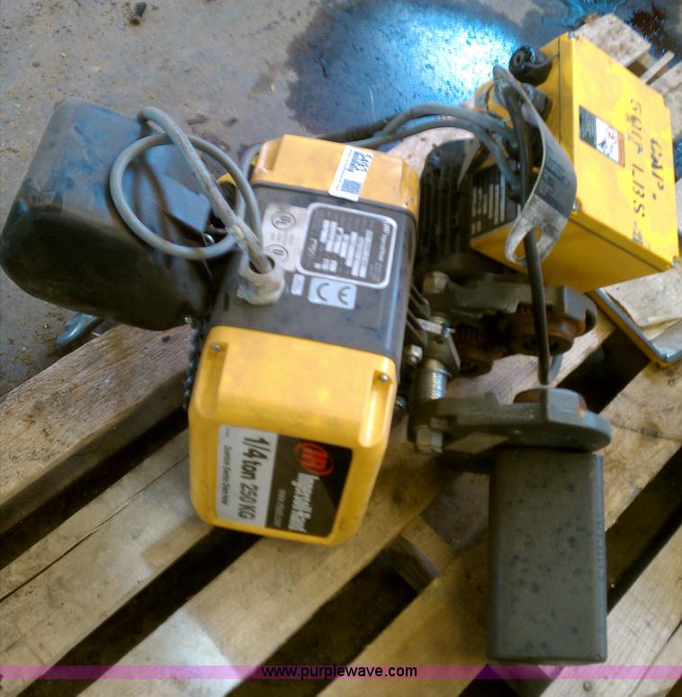 image for item 5493 Hoist and I-beam roller