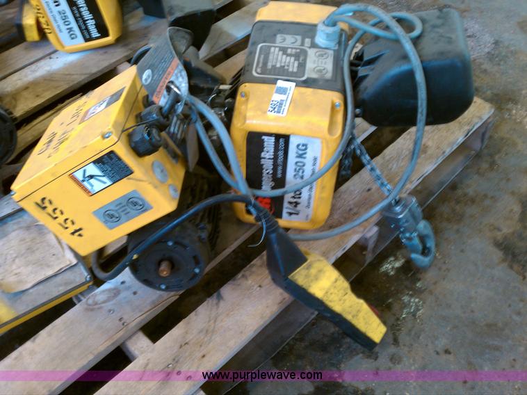 image for item 5493 Hoist and I-beam roller