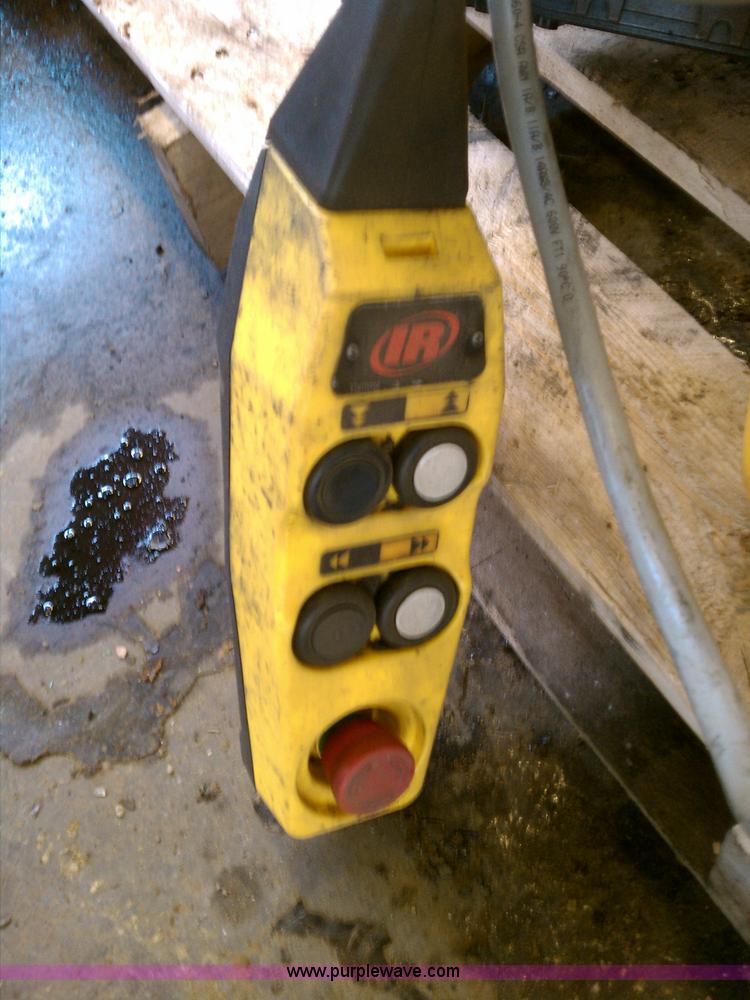 image for item 5493 Hoist and I-beam roller