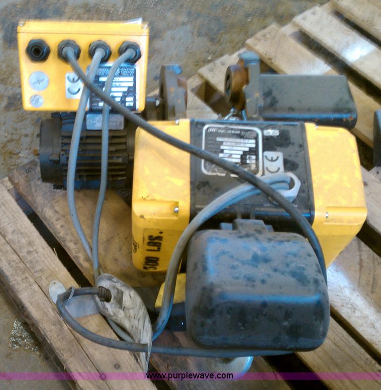 image for item 5494 Hoist and I-beam roller