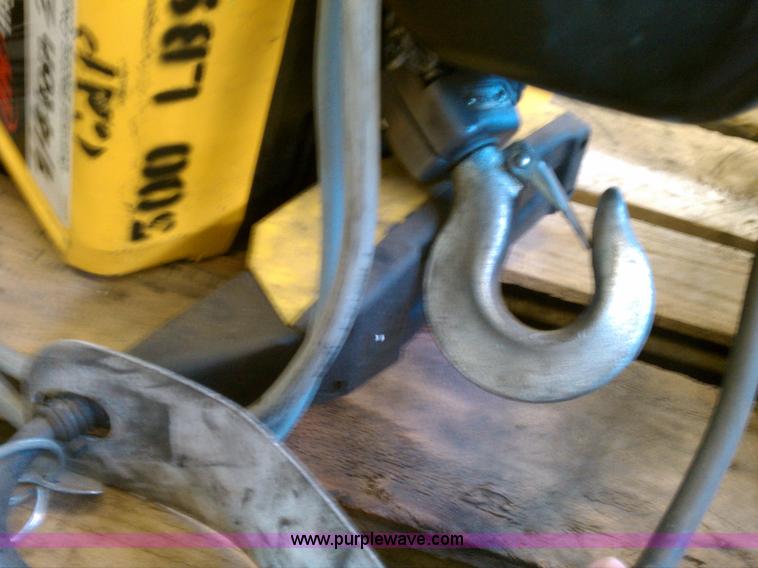 image for item 5494 Hoist and I-beam roller