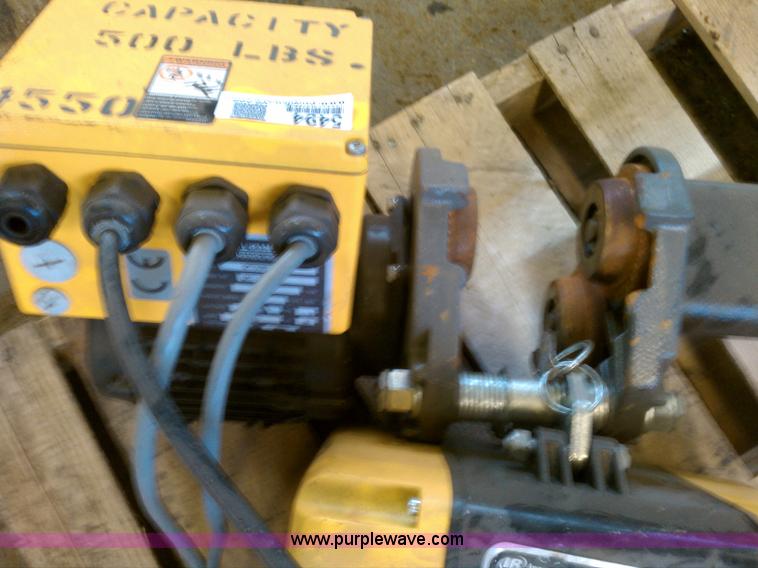 image for item 5494 Hoist and I-beam roller