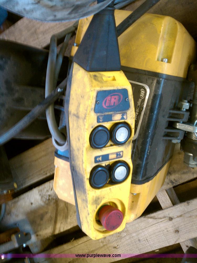 image for item 5494 Hoist and I-beam roller