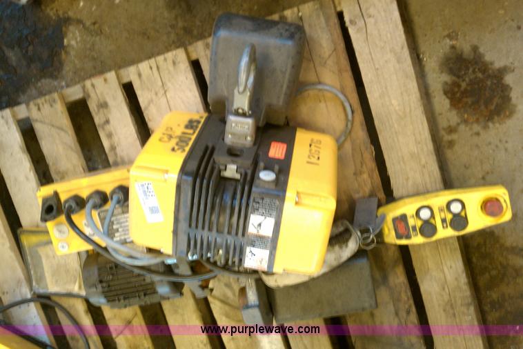 image for item 5495 Hoist and I-beam roller