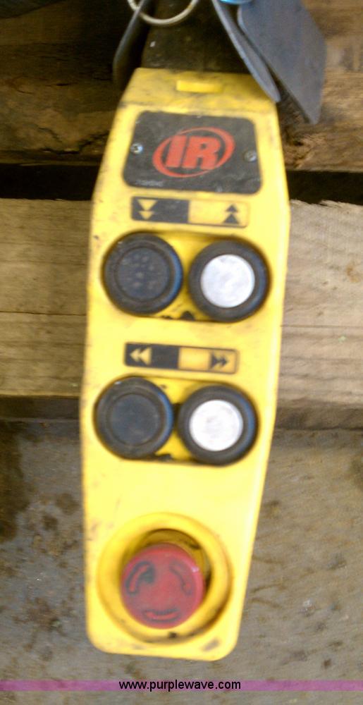 image for item 5495 Hoist and I-beam roller