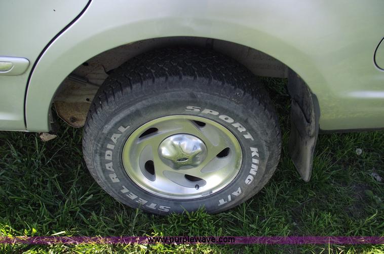 image for item 5499 1999 Ford Expedition XLT SUV