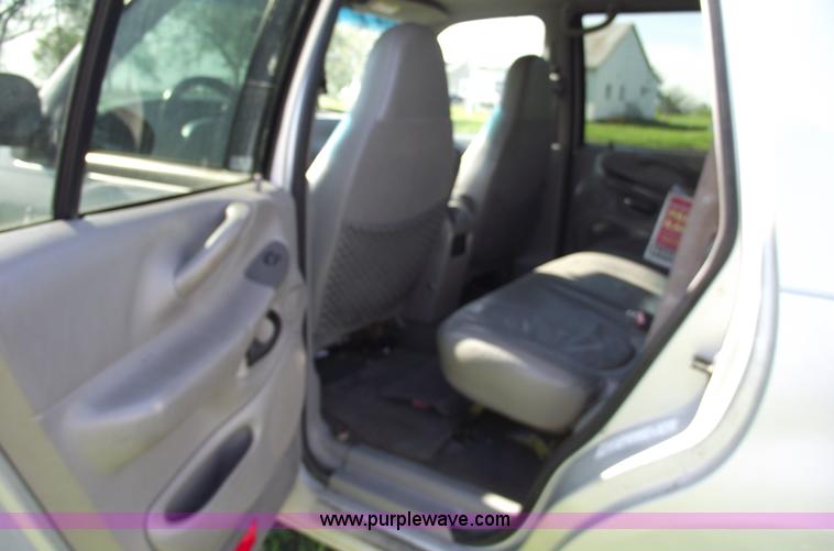 image for item 5499 1999 Ford Expedition XLT SUV