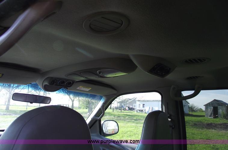 image for item 5499 1999 Ford Expedition XLT SUV