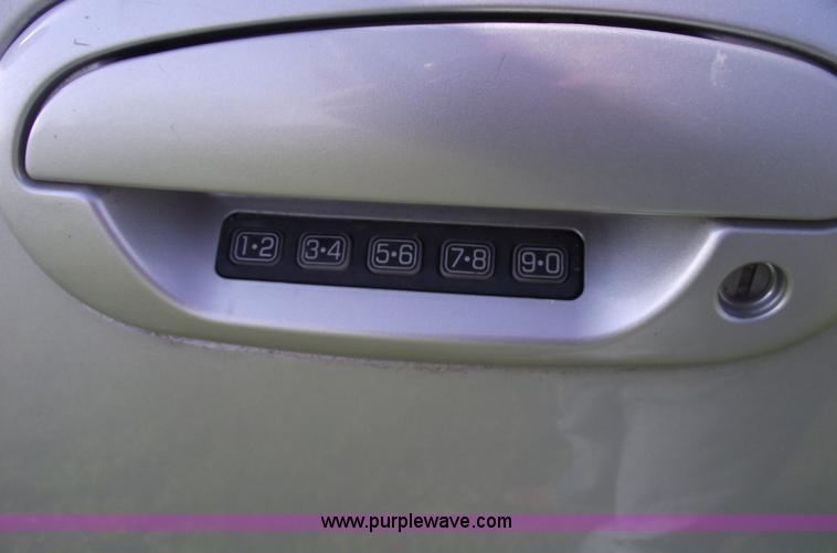 image for item 5499 1999 Ford Expedition XLT SUV