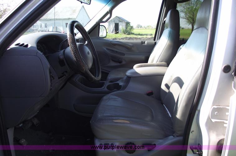 image for item 5499 1999 Ford Expedition XLT SUV