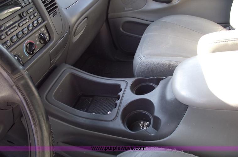 image for item 5499 1999 Ford Expedition XLT SUV