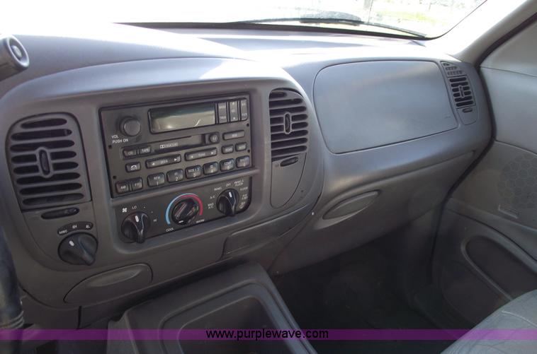 image for item 5499 1999 Ford Expedition XLT SUV