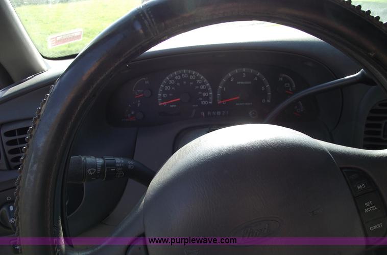 image for item 5499 1999 Ford Expedition XLT SUV