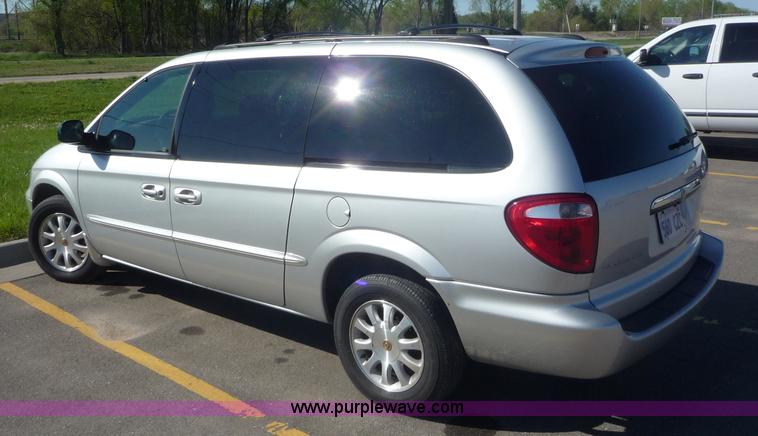 image for item 5612 2002 Chrysler Town & Country EX mini van