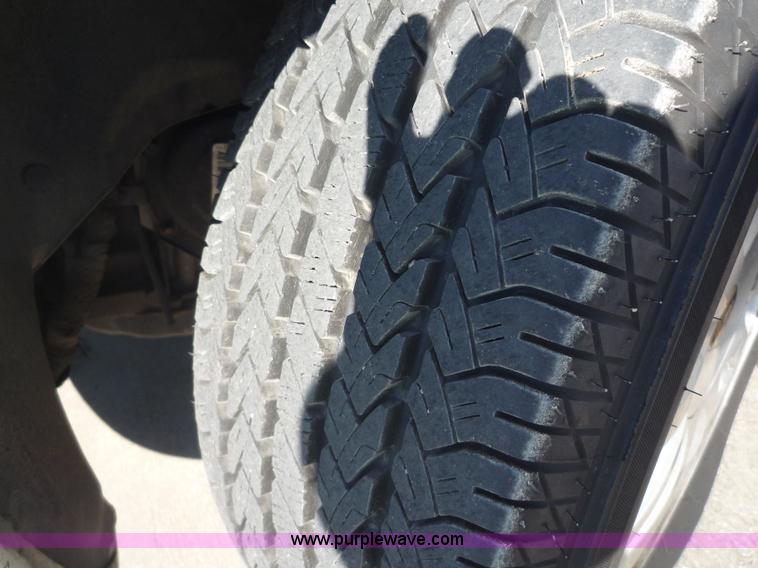 image for item 5612 2002 Chrysler Town & Country EX mini van