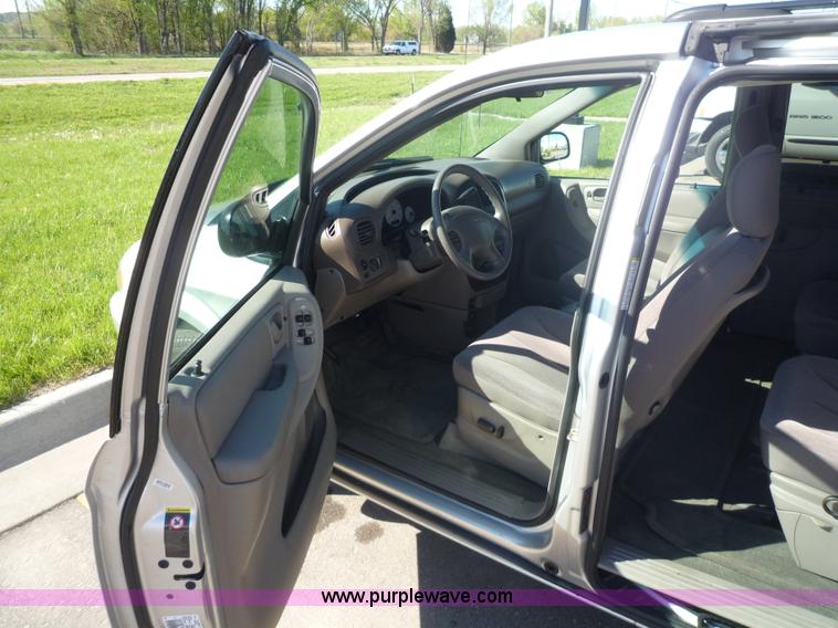 image for item 5612 2002 Chrysler Town & Country EX mini van